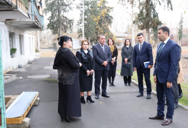 Rayon İcra Hakimiyyətinin başçısı Orxan Mürsəlov Göyçay Dövlət İdarəetmə və Texnologiya Kollecinin qəzalı vəziyyətdə olan yataqxana binasına baxış keçirib.