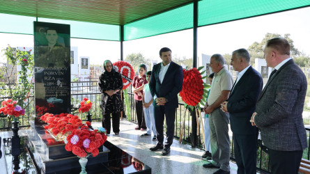 Göyçay Rayon İcra Hakimiyyətinin başçısı şəhidlərin məzarlarını ziyarət edib