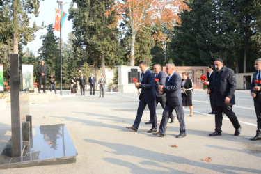 Göyçay Rayon İcra Hakimiyyətinin başçısı torpaqlarımızın azadlığı uğrunda canından keçən qəhrəman Vətən oğullarının əziz xatirəsini yad edib