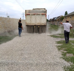 Rayonun kənddaxili yollarında cari təmir işləri aparılıb