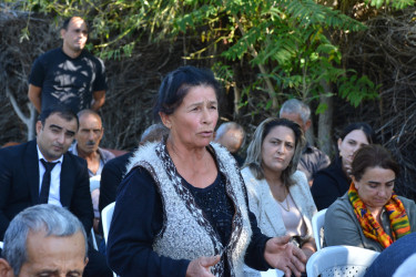 Göyçay rayonunun Şıxəmir kəndində sakinlərlə növbəti səyyar qəbul keçirilib