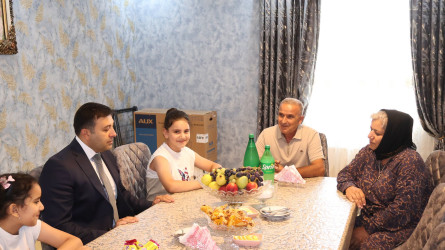 Göyçay Rayon İcra Hakimiyyətinin başçısı Orxan Mürsəlov şəhid Pərvin Məmmədovun qızı Ləmanı 10 yaşı tamam olması münasibətilə təbrik edib