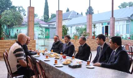 Rayon İcra Hakimiyyətinin başçısı Orxan Mürsəlov Dini Qurumlarla İş üzrə Dövlət Komitəsinin Göyçay Regional bölməsinin nümayəndəsi Əzim Rəfiyevlə birlikdə şəhərin “Mərkəz” və “Əbülfəzlil Abbas” məscidində din xadimləri ilə görüşüb