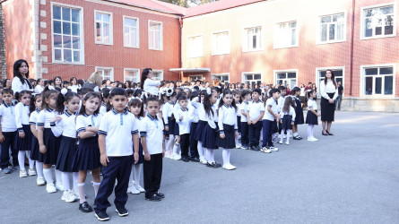 Göyçay Rayon İcra Hakimiyyətinin başçısı Orxan Mürsəlov “Bilik Günü” münasibətilə şəhərin 1, 3 və 4 nömrəli tam orta məktəblərində olub, müəllim və şagirdlərlə görüşərək onlara yeni tədris ilində uğurlar arzulayıb.