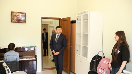 Rayon İcra Hakimiyyətinin başçısı Orxan Mürsəlov Göyçay şəhər Arif Məmmədov adına Uşaq Musiqi Məktəbinin kollektivi və fəaliyyəti ilə tanış olub