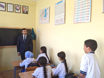 Rayon İcra Hakimiyyətinin başçısı Orxan Mürsəlov Cəyirli kənd məktəbində müəllim və şagirdlərlə görüşüb