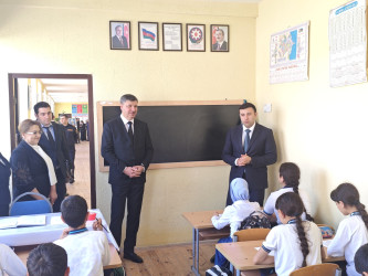Rayon İcra Hakimiyyətinin başçısı Orxan Mürsəlov Cəyirli kənd məktəbində müəllim və şagirdlərlə görüşüb