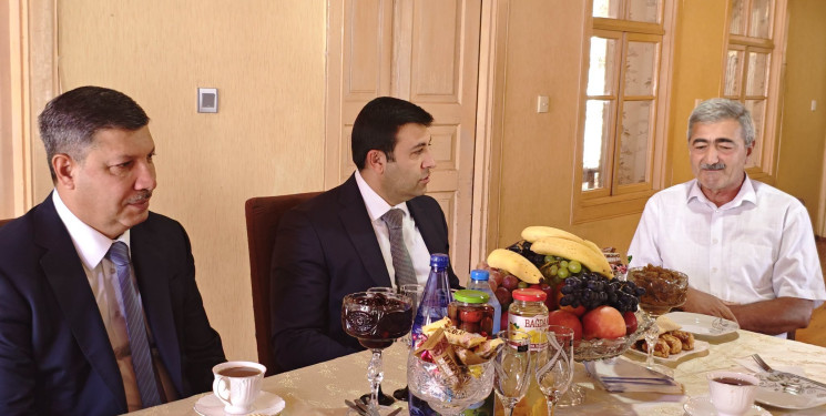 Rayon İcra Hakimiyyətinin başçısı Orxan Mürsəlov şəhid Paşa Mürsəlovun atası Nemət Mürsəlovu 65 illik yubileyi münasibətilə təbrik edib