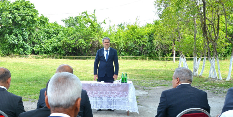 Rayonun Üngütlü kəndində vətəndaşlarla növbəti səyyar qəbul keçirilib