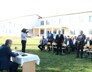 Rayon İcra Hakimiyyətinin başçısı Qarayazı kəndində sakinlərlə növbəti səyyar qəbul keçirdi