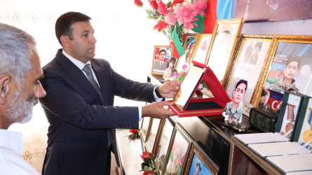 Rayon İcra Hakimiyyətinin başçısı Orxan Mürsəlov şəhid İntizam Qaçayevin valideynlərini ziyarət edib