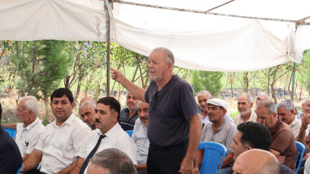 Göyçay Rayon İcra Hakimiyyətinin başçısı Aşağı Qaraməryəm kəndində səyyar qəbul keçirib