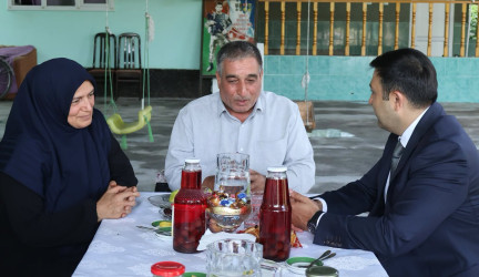 Göyçay Rayon İcra Hakimiyyətinin başçısı Orxan Mürsəlov şəhid Abdulcəmil Bilalovun atası Xəqani Bilalovu 60 illik yubileyi və anası Mülayim Bilalovanı doğum günü münasibətilə təbrik edib