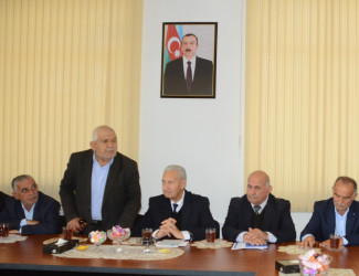 Göyçay Rayon İcra Hakimiyyətinin başçısı Orxan Mürsəlov rayon ağsaqqalları ilə görüşüb