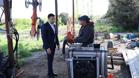 Göyçay Rayon İcra Hakimiyyətinin başçısı Orxan Mürsəlov Potu kəndində Ramil İsmayılova və Cəyirli kəndində Şakir Əliyevə məxsus bağçılıq təsərrüfatlarına baxış keçirib