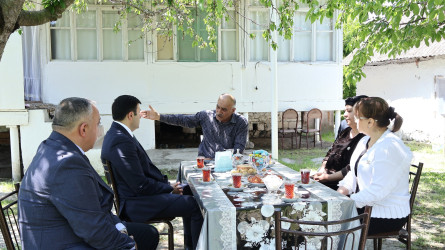 Göyçay Rayon İcra Hakimiyyətinin başçısı Orxan Mürsəlov Vətən müharibəsi şəhidi, “Azərbaycan Bayrağı” ordenli Kənan Qafarovun ailəsini ziyarət edib