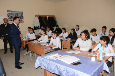 Rayon İcra Hakimiyyətinin başçısı Orxan Mürsəlov Kürdşaban kənd məktəbində müəllim və şagirdlərlə görüşüb