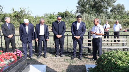 Rayon İcra Hakimiyyətinin başçısı Orxan Mürsəlov şəhid ailələrinin üzvləri ilə birlikdə torpaqlarımızın azadlığı uğrunda canından keçən qəhrəman vətən övladları şəhid Ömərli Kənan Elxan oğlunun, Mayılov Rüfət Bəhram oğlunun, Əliyev Azər Elnur oğlunun, Kərimli Azad Elşad oğlunun, Məmmədov Sənan Tehran oğlunun, Hüseynov Xəyyam Hüseyn oğlunun, Qasımov Qismət Yolçu oğlunun, Qafarov Kənan Siyaqif oğlunun və Qasımov Teymur Mikayıl oğlunun məzarlarını ziyarət edib