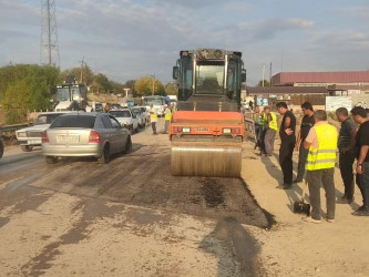 Ötən gün sel sularının Bakı-Şamaxı-Yevlax avtomobil yolunun rayonun Qaraməryəm kəndinin ərazisindən keçən hissəsində ziyan vurduğu piyada və avtomobil körpüsündə hərəkət tam bərpa edilib