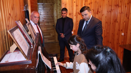 Rayon İcra Hakimiyyətinin başçısı Orxan Mürsəlov Göyçay şəhər Arif Məmmədov adına Uşaq Musiqi Məktəbinin kollektivi və fəaliyyəti ilə tanış olub