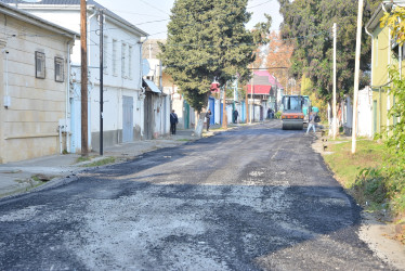 Göyçay şəhərində yolların və səkilərin əsaslı təmiri işləri davam etdirilir