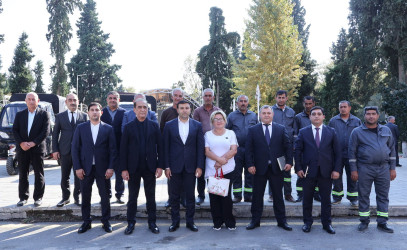 Rayon İcra Hakimiyyətinin başçısı Orxan Mürsəlov və Milli Məclisin deputatı Sabir Hacıyev Göyçay Rayon Kommunal Təsərrüfat Müəssisəsi üçün alınmış xüsusi maşın və avadanlıqlara baxış keçirib