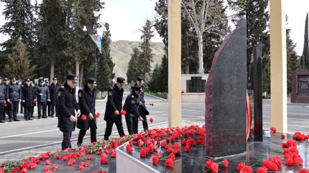 31 Mart – Azərbaycanlıların Soyqırımı Gününün 108-ci ildönümü ilə bağlı Göyçay Rayon İcra Hakimiyyətinin başçısı, YAP rayon təşkilatının sədri və hüquq mühafizə orqanlarının rəhbərləri soyqırım qurbanlarının xatirəsinə ucaldılmış abidə kompleksini ziyarət ediblər