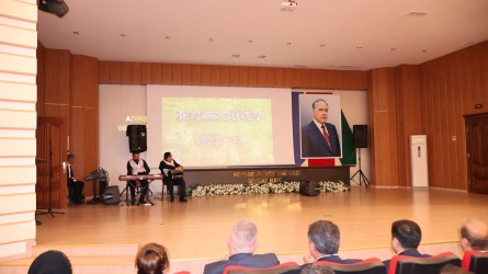 Göyçayda Müstəqil Azərbaycan dövlətinin qurucusu, görkəmli siyasi və dövlət xadimi, xalqımızın Ümummilli Lideri Heydər Əliyevin anadan olmasının 103-cü ildönümü qeyd olunub