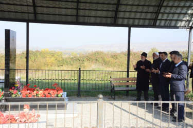 Rayon İcra Hakimiyyətinin başçısı Orxan Mürsəlov şəhidlərin məzarlarını ziyarət edib