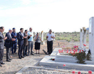Göyçay Rayon İcra Hakimiyyətinin başçısı şəhidlərin məzarlarını ziyarət edib