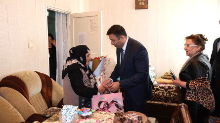 Göyçay Rayon İcra Hakimiyyətinin başçısı Orxan Mürsəlov şəhid anası Güldənə Ağamaliyevanı 90 illik yubileyi münasibətilə təbrik edib