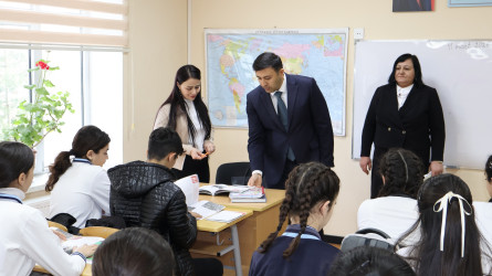 Rayon İcra Hakimiyyətinin başçısı Orxan Mürsəlov Ləkçılpaq kənd məktəbində müəllim və şagirdlərlə görüşüb