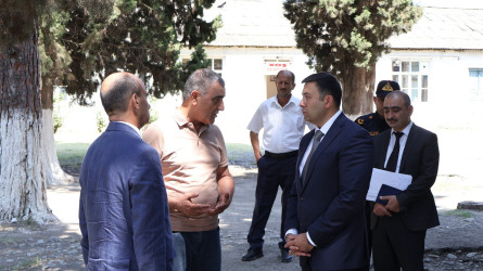 Göyçay Rayon İcra Hakimiyyətinin başçısı Orxan Mürsəlov Kürdəmiş kəndində səyyar qəbul keçirib