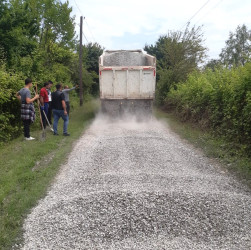 Rayonun kənddaxili yollarında cari təmir işləri aparılıb