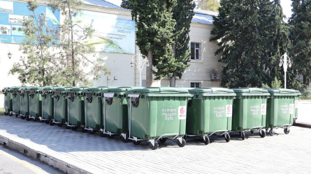 Rayon İcra Hakimiyyətinin başçısı Orxan Mürsəlov və Milli Məclisin deputatı Sabir Hacıyev Göyçay Rayon Kommunal Təsərrüfat Müəssisəsi üçün alınmış xüsusi maşın və avadanlıqlara baxış keçirib