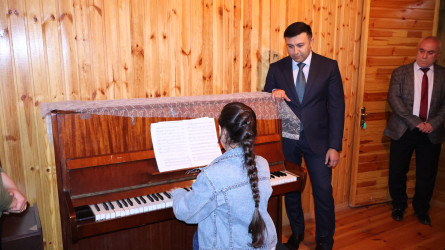 Rayon İcra Hakimiyyətinin başçısı Orxan Mürsəlov Göyçay şəhər Arif Məmmədov adına Uşaq Musiqi Məktəbinin kollektivi və fəaliyyəti ilə tanış olub