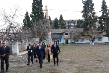 Rayon İcra Hakimiyyətinin başçısı Orxan Mürsəlov Göyçay Dövlət İdarəetmə və Texnologiya Kollecinin qəzalı vəziyyətdə olan yataqxana binasına baxış keçirib.