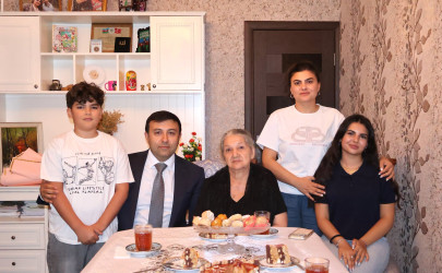 Rayon İcra Hakimiyyətinin başçısı Orxan Mürsəlov şəhid polkovnik-leytenant Vidadi Xəlilovun qızı Zəhra Xəlilovanı ali məktəblərə qəbul imtahanında yüksək nəticə göstərərək Bakı Dövlət Universitetinin Beynəlxalq münasibətlər ixtisasına  qəbul olması münasibətilə təbrik edib