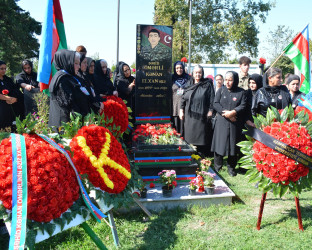 Rayon İcra Hakimiyyətinin başçısı Vətən müharibəsində şəhid olanların üçüncü ildönümü mərasimlərində iştirak edib