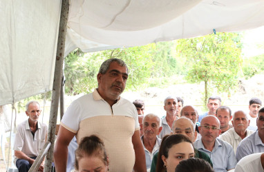 Göyçay Rayon İcra Hakimiyyətinin başçısı Orxan Mürsəlov Xəlitli kəndində səyyar qəbul keçirib