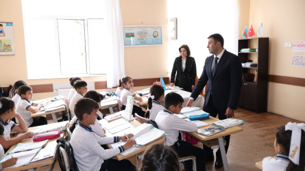 Rayon İcra Hakimiyyətinin başçısı Orxan Mürsəlov Qaraməryəm kənd məktəbində müəllim və şagirdlərlə görüşüb