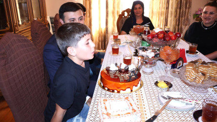 Göyçay Rayon İcra Hakimiyyətinin başçısı Orxan Mürsəlov şəhid Zamiq Əhmədovun övladları Turqut və Sərkanı doğum günü münasibətilə təbrik edib