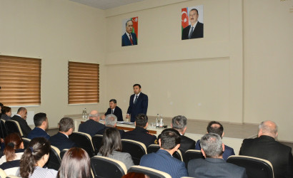 Rayon İcra Hakimiyyətinin başçısı Orxan Mürsəlov rayonun hüquq mühafizə orqanları, idarə, müəssisə və təşkilat rəhbərlərinin iştirakı ilə Qarabaqqal kənd sakinləri ilə səyyar qəbul keçirib