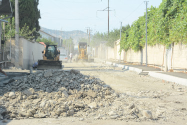 Göyçay şəhərində Ənvər Məmmədəxanlı küçəsinin abadlaşdırılması işlərinə başlanılıb