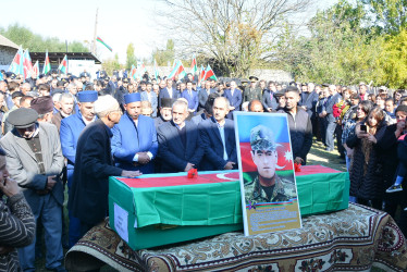 Birinci Qarabağ müharibəsində itkin düşmüş və şəxsiyyəti müəyyənləşdirilən şəhid Piriyev İsmət Medal oğlunun nəşi torpağa tapşırılıb