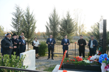 Rayon İcra Hakimiyyətinin başçısı şəhidlərin məzarlarını ziyarət edib